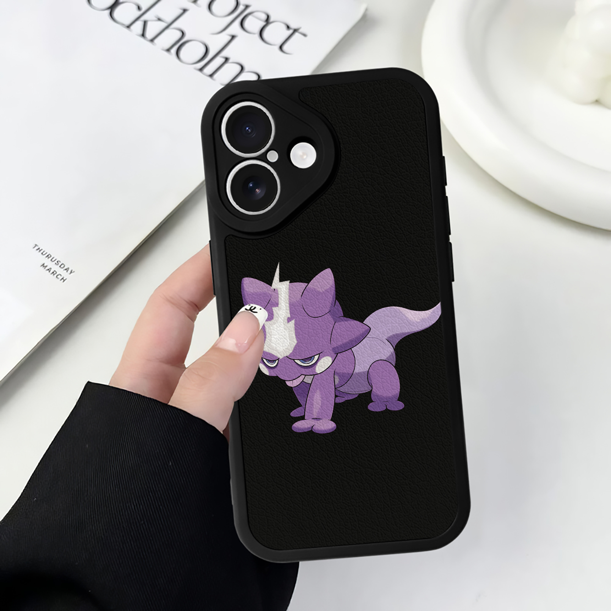 （画像用） ポケットモンスター Pokémon 【iPhone 16シリーズ対応】シリコンスマホケース（レザー調） 材質：シリコン